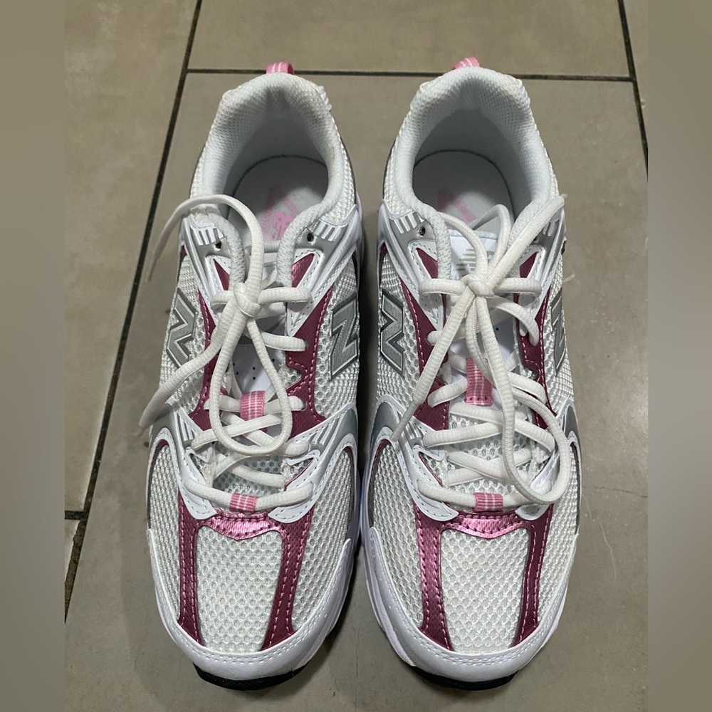 New Balance White and Pink Sneakers Size 8